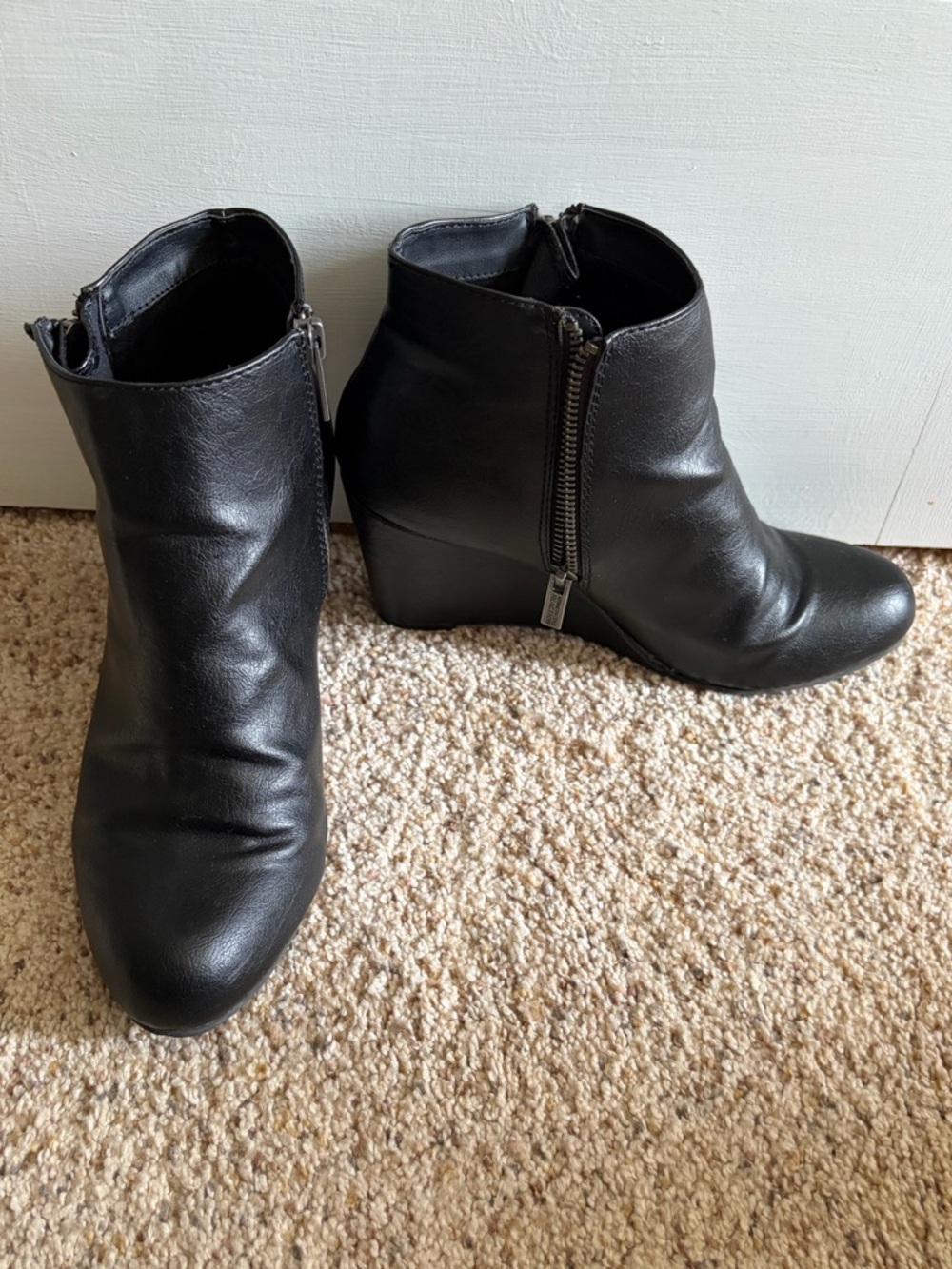 Kenneth Cole Reaction Faux Leather Wedge Ankle Booties - Women's 8 Black - Picture 11 of 11